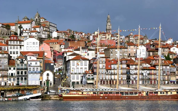 Oporto görünümünde Ribeira