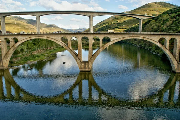 Most Přes Řeku Douro Městě Regua Portugalsku — Stock fotografie