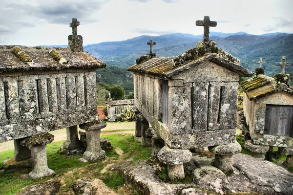 Αρχαία Πέτρινα Αποξηραντικά Καλαμποκιού Στο Soajo Πορτογαλία — Φωτογραφία Αρχείου