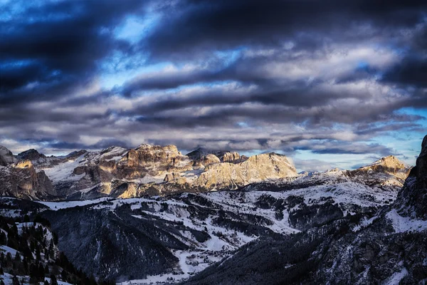 Solnedgång på berget Dolomiterna — Stockfoto