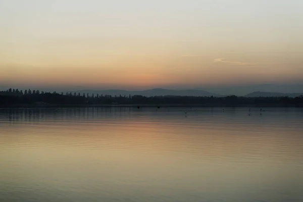 Günbatımı, Varese Gölü — Stok fotoğraf