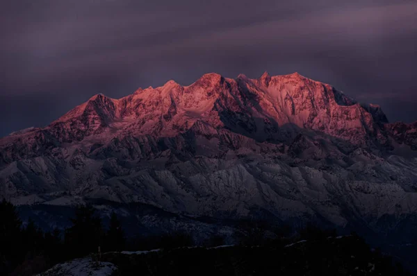 Lever de soleil sur le sommet du Monte Rosa — Photo