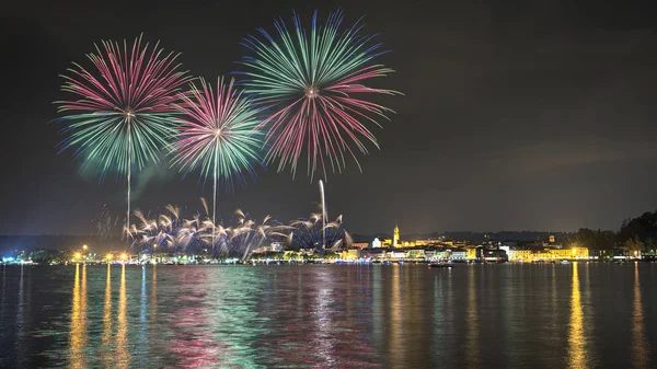 Fireworks on the lake in a summer night — Stock Photo, Image