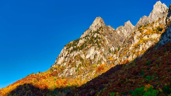 Profile Mountains Autumn Blue Sky Background — Stock Photo, Image