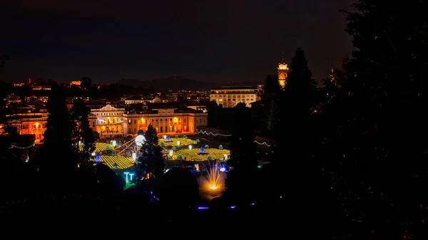 Varese 'nin Gece Noel manzarası Telifsiz Stok Fotoğraflar