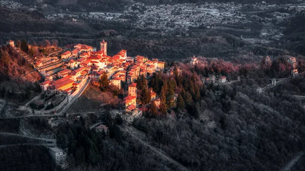 Petit Village Ancien Mont Sacré Varèse Illuminé Par Soleil Couchant — Photo