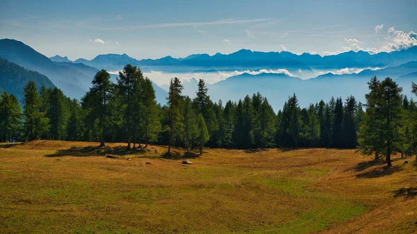 Paysage Typique Montagnes Avec Brouillard Dans Les Vallées — Photo