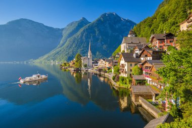 Hallstatt gemiye gündoğumu, Salzkammergut, Avusturya ile klasik görünüm