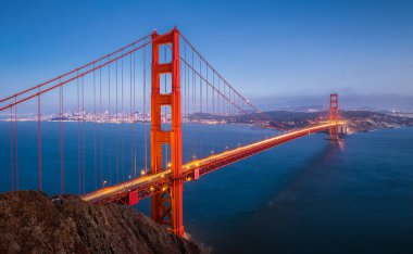 Golden Gate Köprüsü alacakaranlık, San Francisco, Kaliforniya, ABD