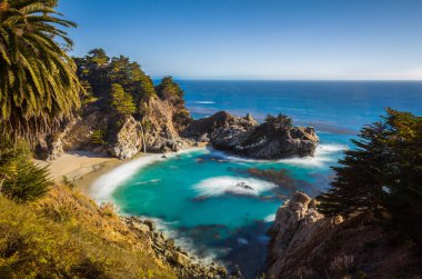 Mcway Falls, günbatımı, Big Sur, Kaliforniya, ABD