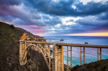 Bixby köprü yolu 1, Big Sur, Kaliforniya, ABD boyunca
