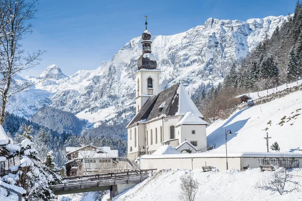 Kościół Ramsau w zimie, Bawaria, Niemcy — Zdjęcie stockowe
