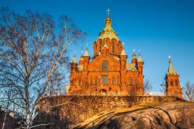 Ünlü Doğu Ortodoks Uspenski Katedrali'ne gün batımında, Helsinki, Finlandiya