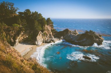 Mcway Falls, günbatımı, Big Sur, Kaliforniya, ABD