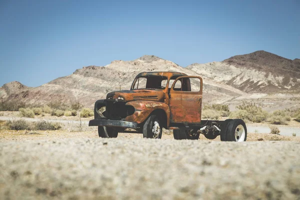 Choque de autos clásicos en el suroeste americano, EE.UU. — Foto de Stock