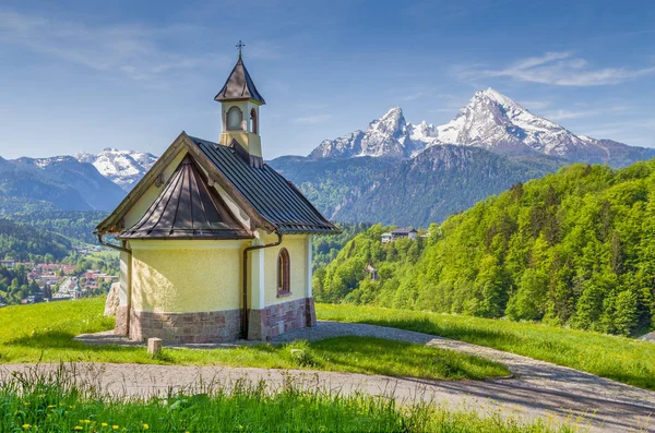 Lockstein kaple s horou Watzmann, v Berchtesgadenu, Bavorsko, Německo — Stock fotografie