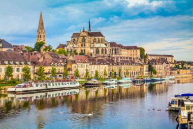 Auxerre şehir tarihi nehir Yonne, Burgonya, Fransa ile