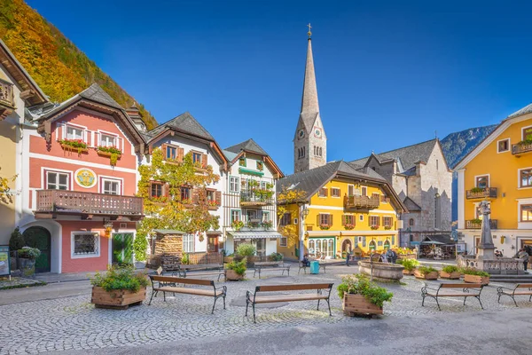 Praça histórica da cidade de Hallstatt, região de Salzkammergut, Áustria — Fotografia de Stock