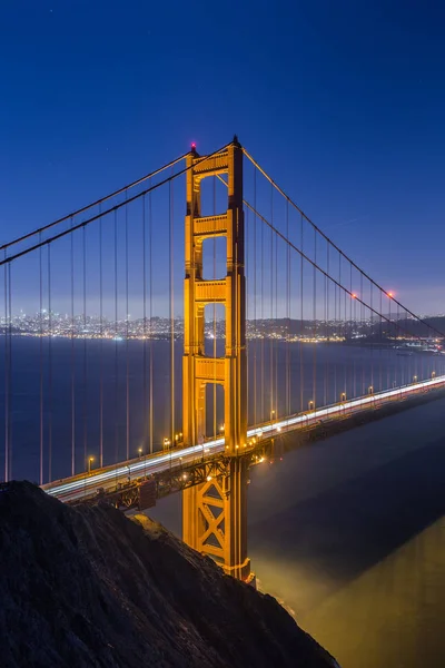 Golden Gate Bridge in der Dämmerung, San Francisco, Kalifornien, Vereinigte Staaten — Stockfoto