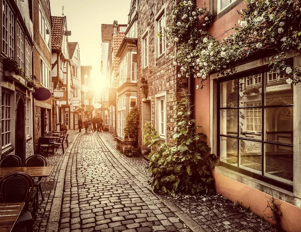 Altstadt in Europa bei Sonnenuntergang mit Retro-Vintage-Filtereffekt — Stockfoto