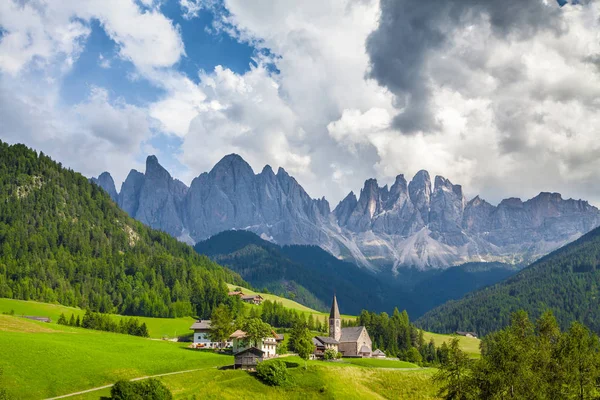 Val di Funes, regionie Południowy Tyrol, Włochy — Zdjęcie stockowe