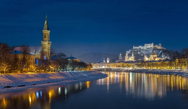 Classic view of Salzburg at Christmas time in winter, Austria — Stock Photo, Image