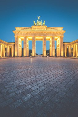 Brandenburg Kapısı alacakaranlık, Berlin, Almanya