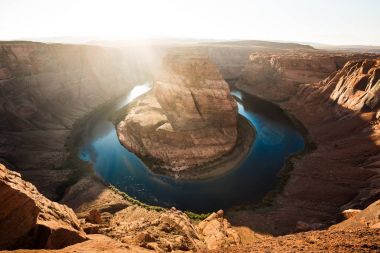 Geniş açı bakış at nalı Bend, günbatımı, Arizona, ABD