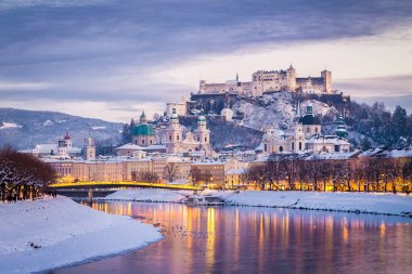 Salzburg Klasik Görünüm Noel zamanında kış, Avusturya