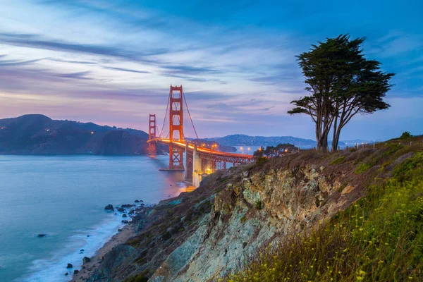 Puente de puerta de oro al atardecer, san francisco, california, EE.UU. — Foto de Stock