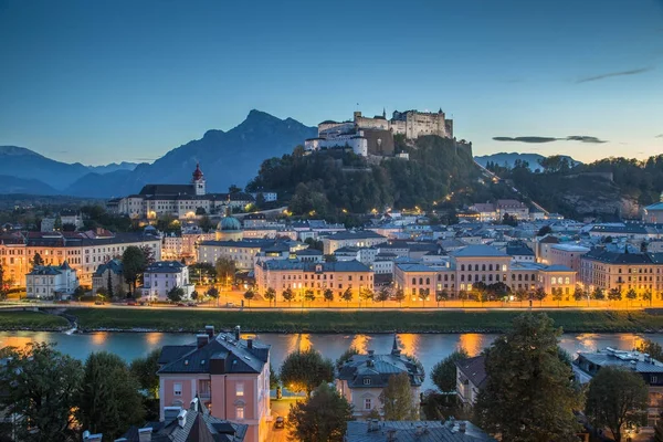 Historic city of Salzburg with Hohensalzburg Fortress at dusk, Austria — Stock Photo, Image