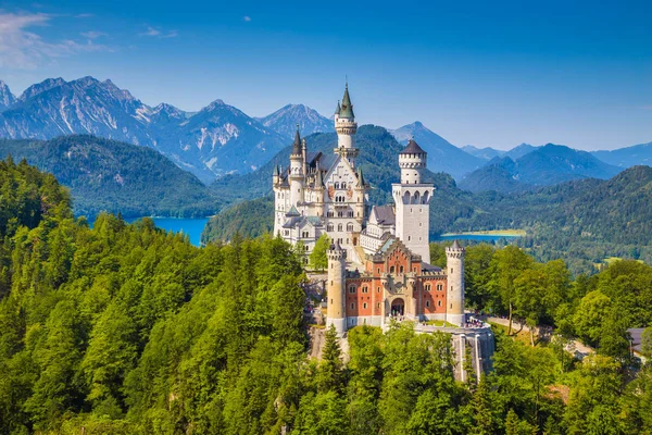 著名天鹅城堡的古典看法在夏天, Allgu, 巴伐利亚, 德国 — 图库照片