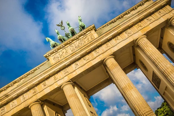Brandenburger tor bei aufgang, berlin, deutschland — Stockfoto