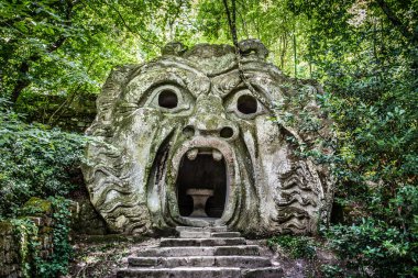 Ünlü Parco dei Mostri 'de Orcus Ağzı heykeli (Canavarlar Parkı), diğer adıyla Sacro Bosco (Kutsal Koru) veya Bomarzo' nun Bahçeleri, Bomarzo, Viterbo, kuzey Lazio, İtalya