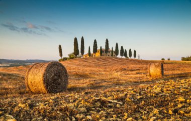 Tuscany yatay, çiftlik, günbatımı, Val d'Orcia, İtalya