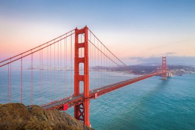 Golden Gate Köprüsü alacakaranlık, San Francisco, Kaliforniya, ABD