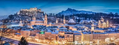 Salzburg kış panorama mavi saatte Salzburger arazi, Avusturya