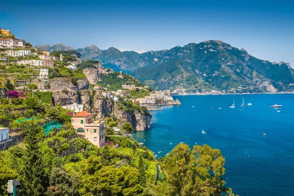 Festői kilátással az Amalfi-part, Campania, Olaszország — Stock Fotó