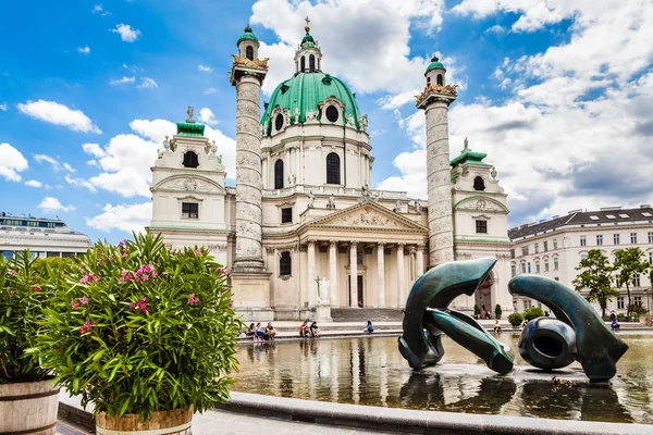 Wiener Karlskirche przy placu Karlsplatz w Wiedniu, Austria — Zdjęcie stockowe