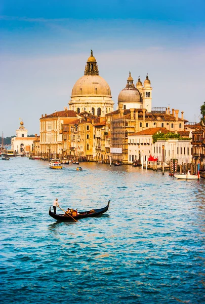 Vedere Frumoasă Gondola Faimosul Canal Grande Apusul Soarelui Veneția Italia — Fotografie, imagine de stoc