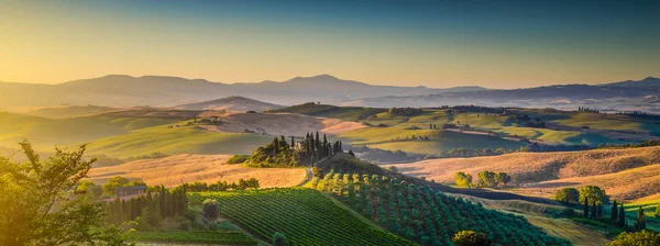 Panorama paisagístico da Toscana ao nascer do sol, Val d 'Orcia, Itália — Fotografia de Stock