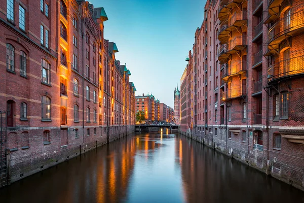 Hamburg Speicherstadt at Twilight, Duitsland — Stockfoto