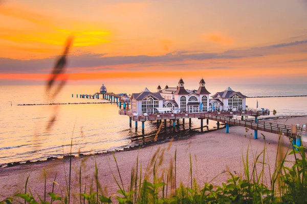 Sellin Pier bei Sonnenaufgang, Ostsee, Deutschland — Stockfoto