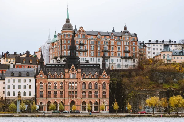 Стокгольм, район Содермальм осенью, Швеция, Скандинавия — стоковое фото