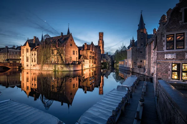 Historické město Brugge v soumraku, Flandry, Belgie — Stock fotografie