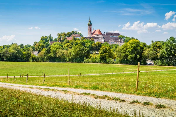 Beroemde Andechs abdij in de zomer, district Starnberg, Opper-Bavarua, Duitsland — Stockfoto