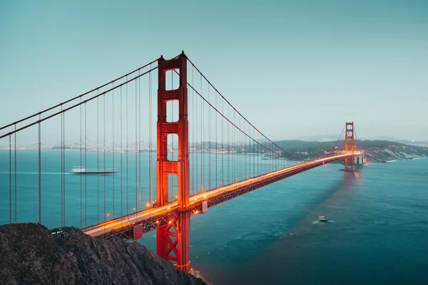 Alacakaranlıkta Golden Gate Köprüsü, San Francisco, Kaliforniya, Abd