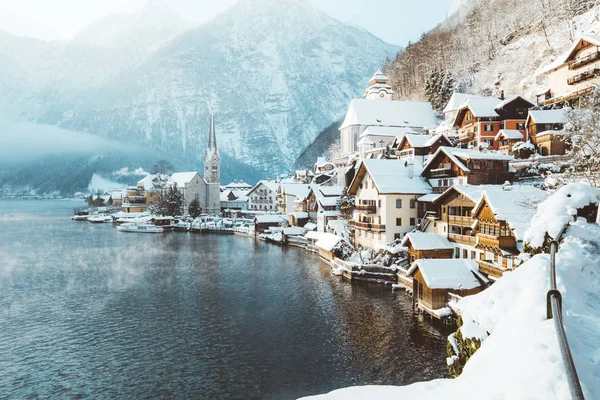 Klassieke weergave van het Hallstatt in de winter, Salzkammergut, Oostenrijk — Stockfoto
