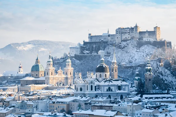 Historické město Salzburg v zimě, Rakousko — Stock fotografie