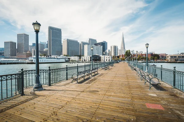 Klasický Pohled Historické Molo Moderním Finančním Okrsem San Franciska Krásného — Stock fotografie